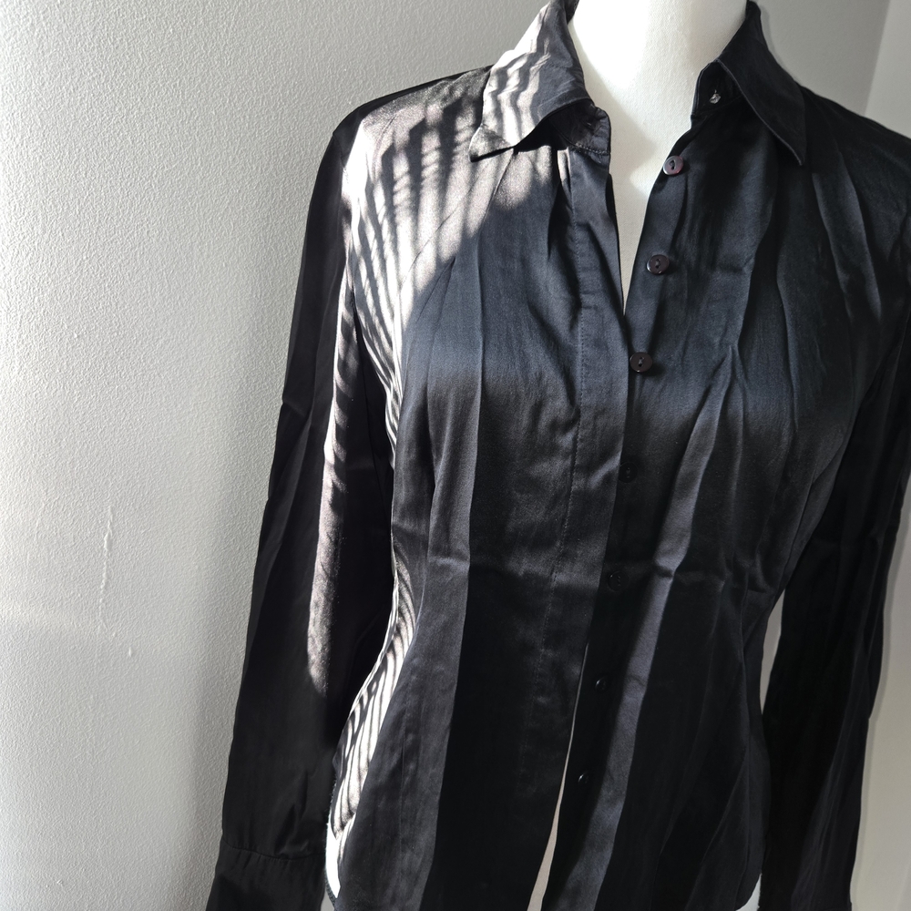 Bloomingdale's Black Fitted Button Down Shirt with Notched Collar